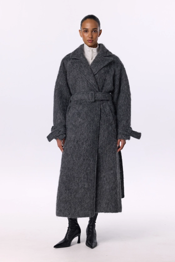 Maxi alpaca coat with lowered sleeves - photo 4