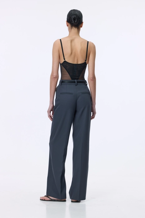 Mid-rise wool trousers with a crease